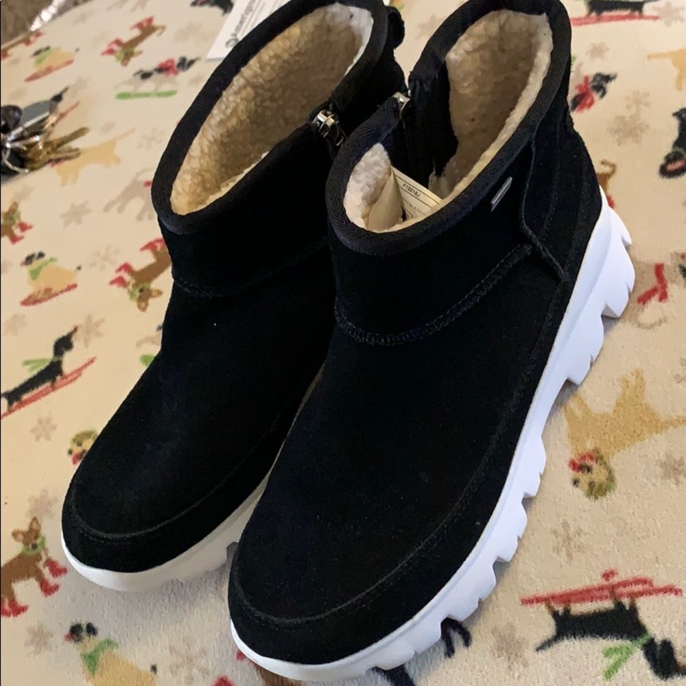 Women’s ugg boots 8.5